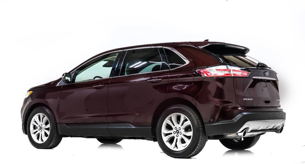 Used 2019 Ford Edge Titanium w/ Equipment Group 301A FWD image 4