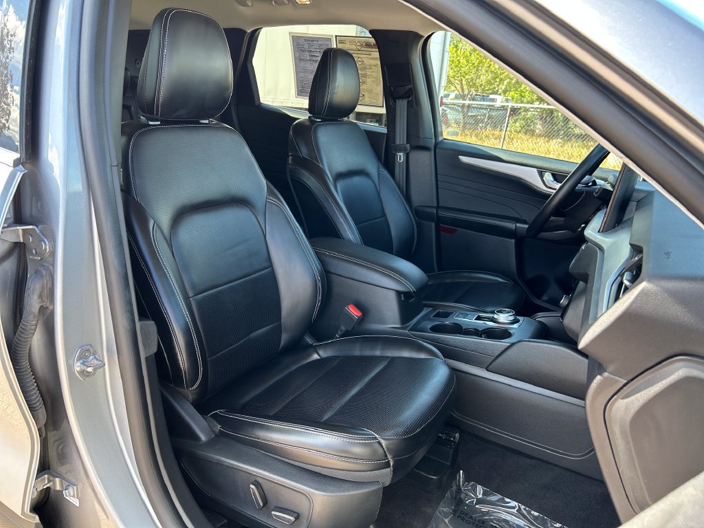 Used 2024 Ford Escape Platinum AWD/4WD image 17