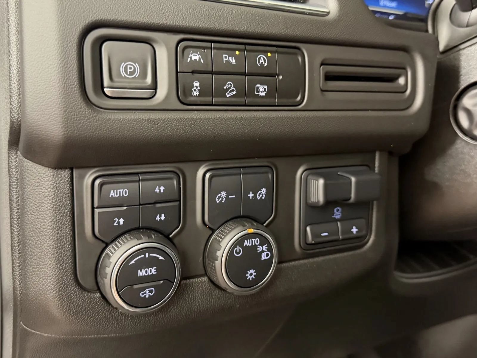 Used 2024 Chevrolet Tahoe Z71 w/ Off-Road Capability Package AWD/4WD image 20