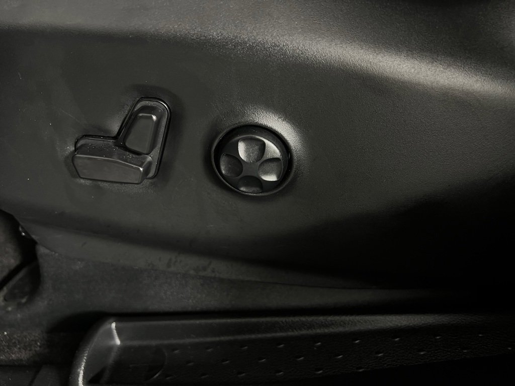 Certified 2024 Chrysler Pacifica Limited image 23