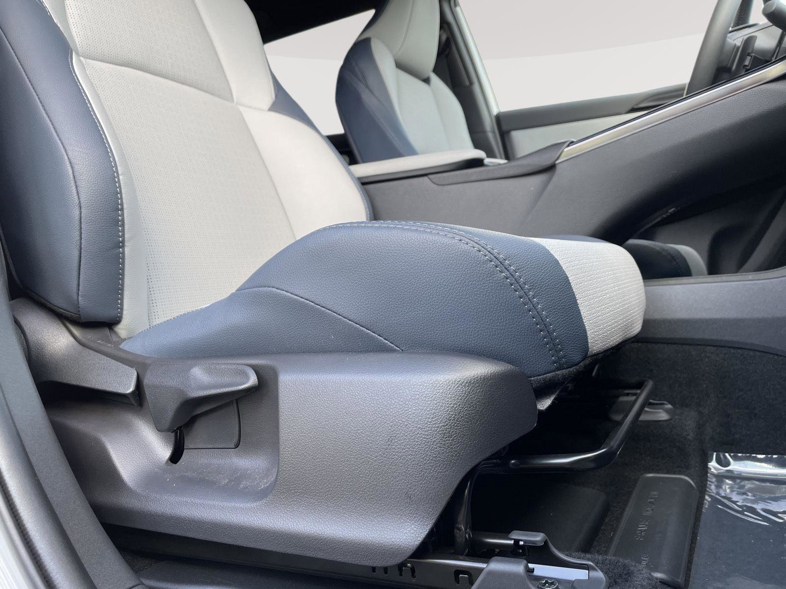 Certified 2023 Subaru Solterra AWD image 5