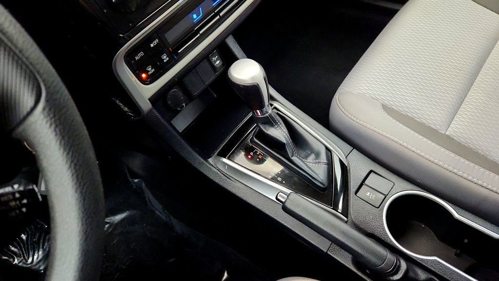 Used 2019 Toyota Corolla LE image 16