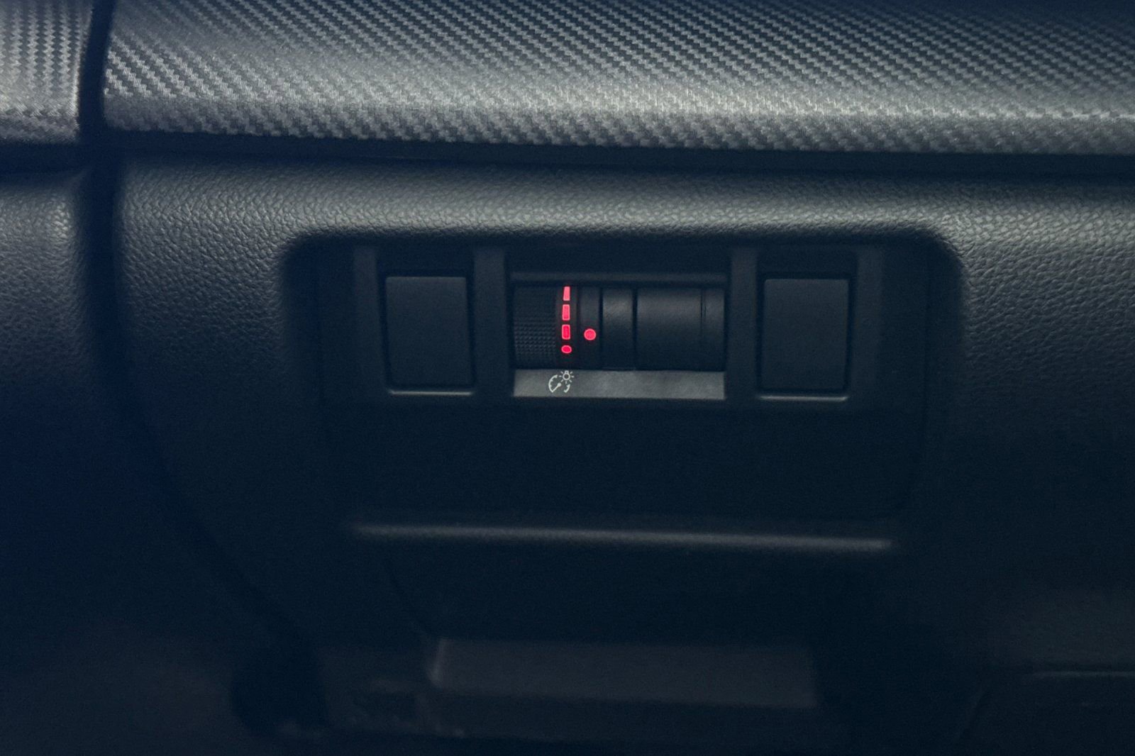 Used 2024 Subaru Crosstrek 2.5i Limited w/ Crosstrek Mirror Package image 31