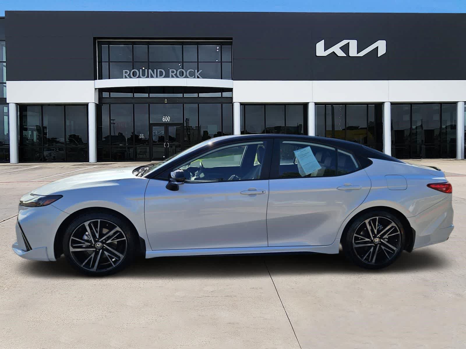 Used 2025 Toyota Camry XSE FWD image 4