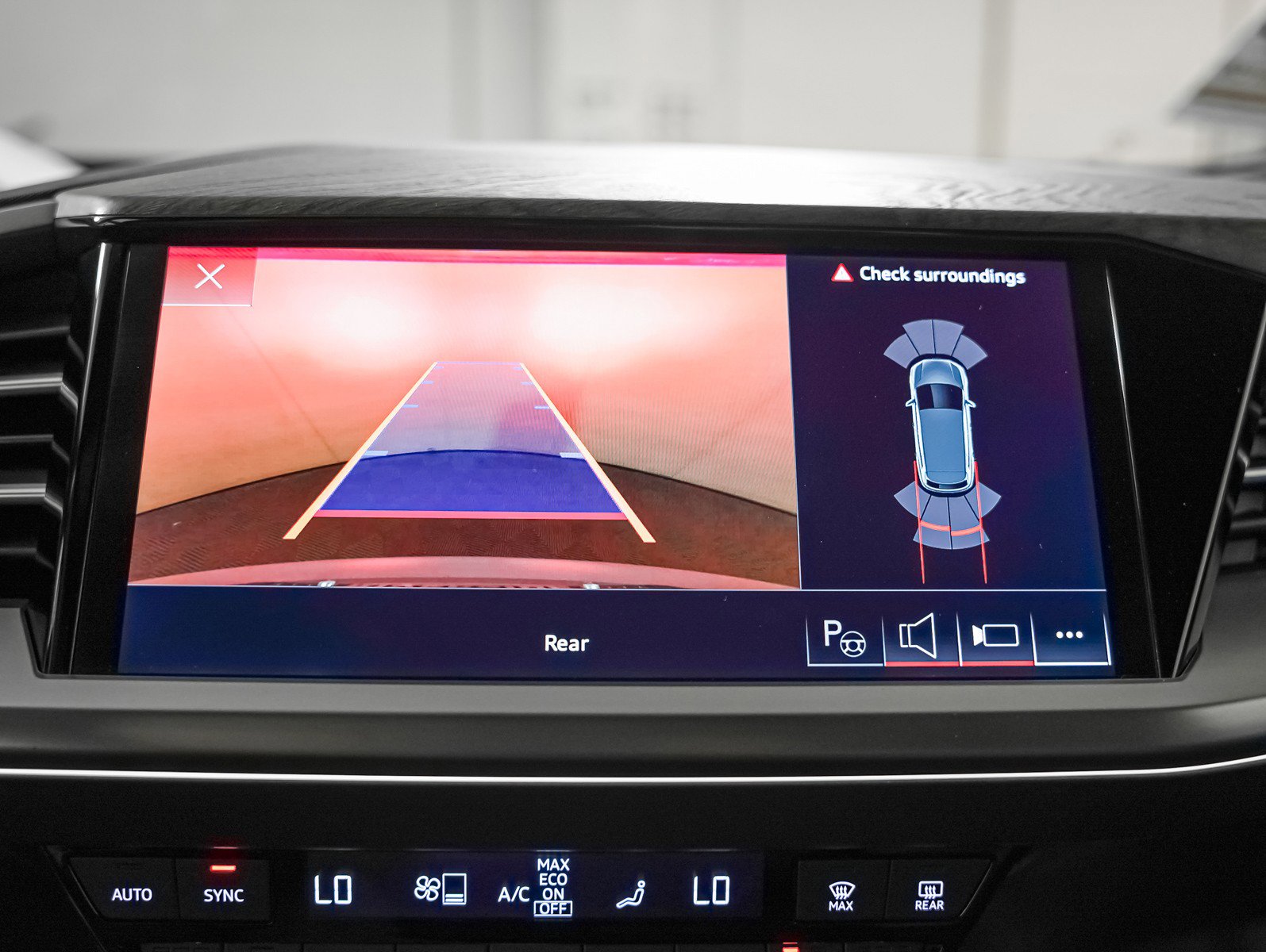 Used 2024 Audi Q4 e-tron Prestige image 21