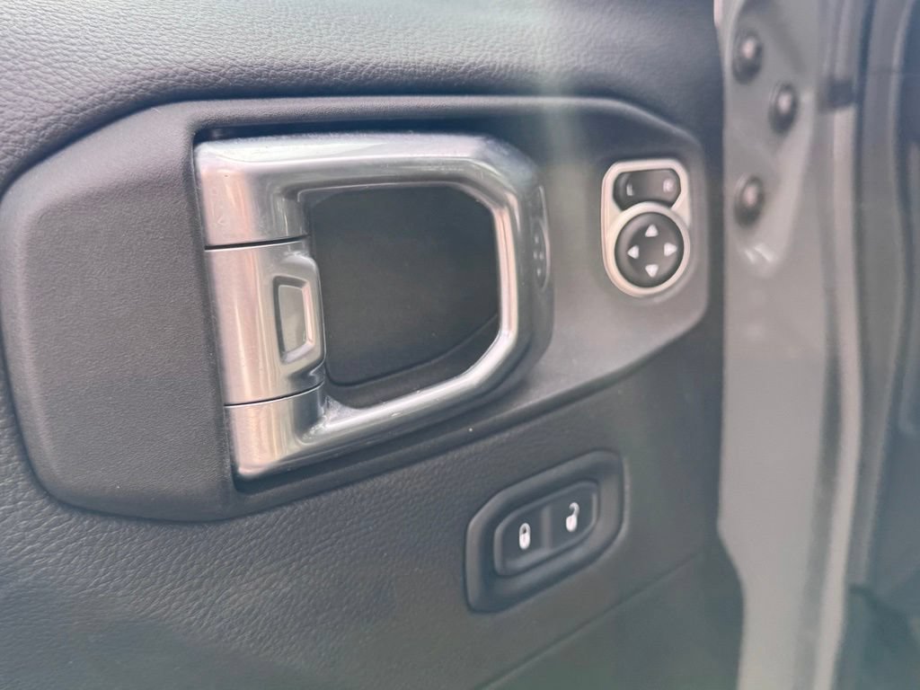 Used 2021 Jeep Gladiator Overland AWD/4WD image 12