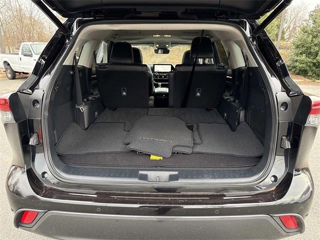Used 2023 Toyota Highlander Limited image 12