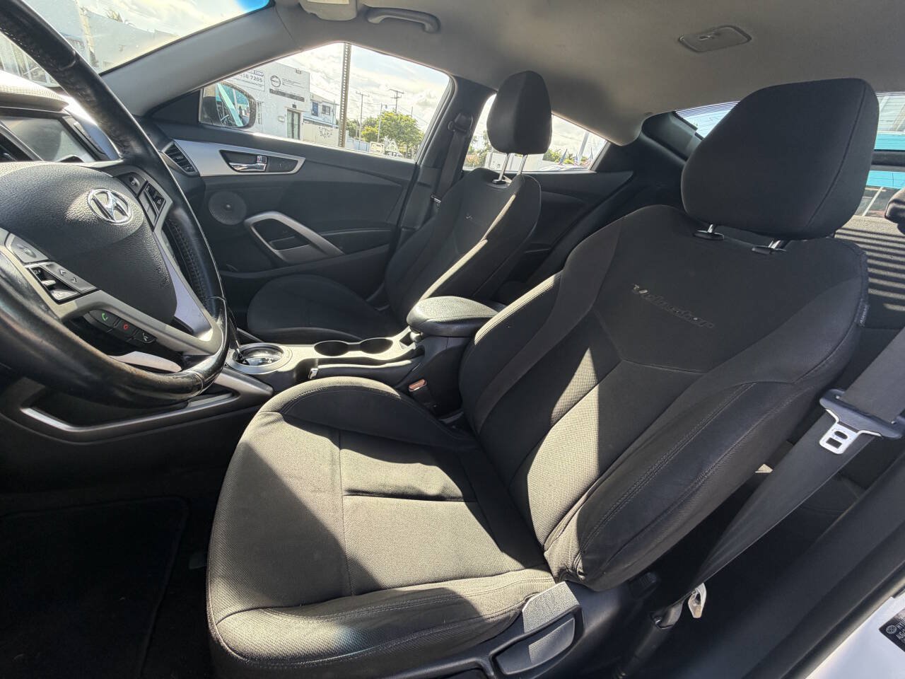 Used 2017 Hyundai Veloster FWD image 13