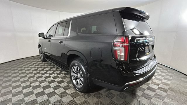 Used 2022 Chevrolet Suburban LT w/ Luxury Package AWD/4WD image 4