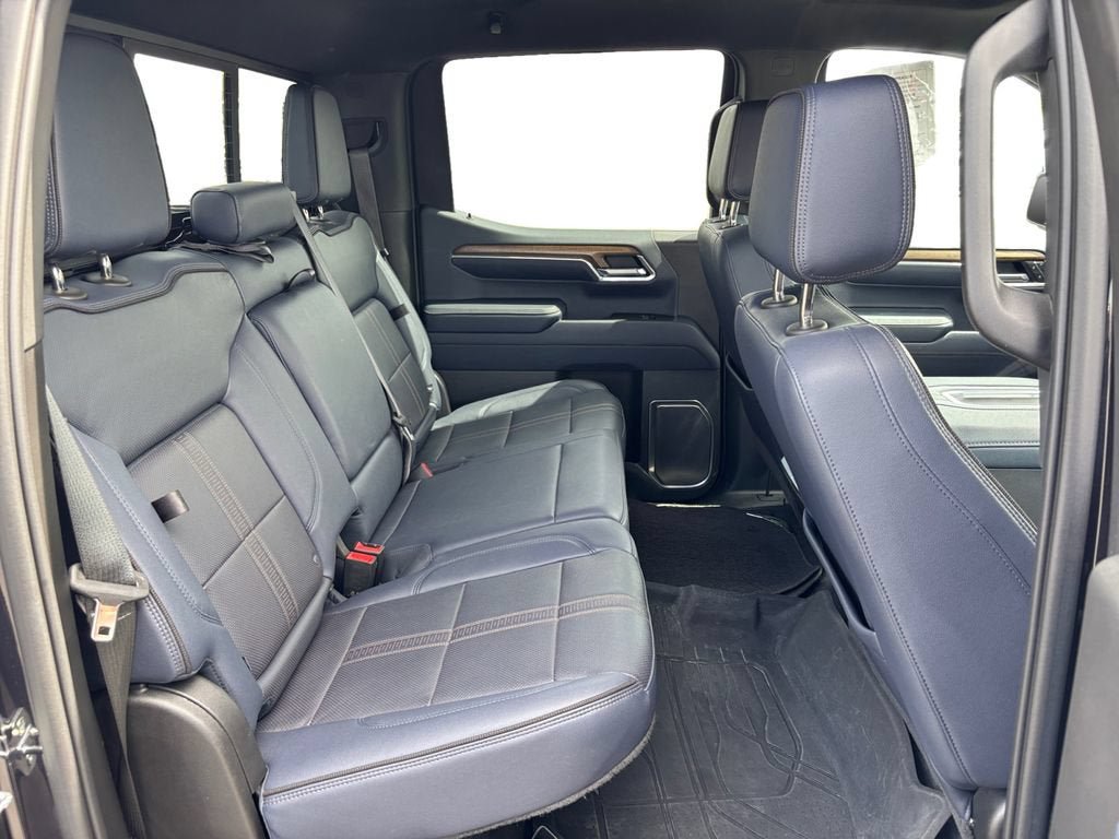 Certified 2022 Chevrolet Silverado 1500 High Country w/ Technology Package AWD/4WD image 18