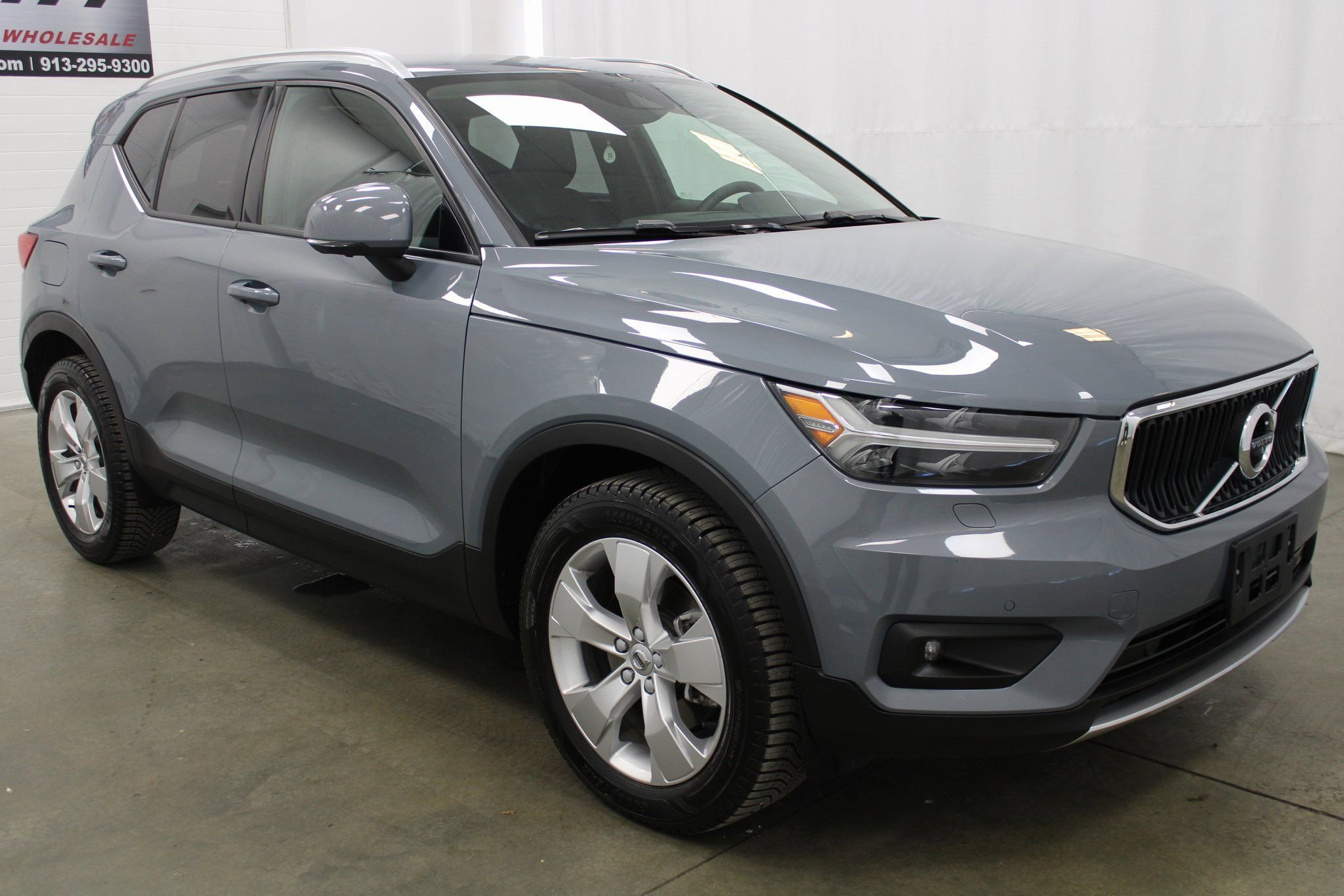 Used 2021 Volvo XC40 T5 Momentum image 5
