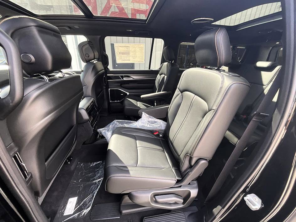New 2026 Jeep Grand Wagoneer L 4WD image 32