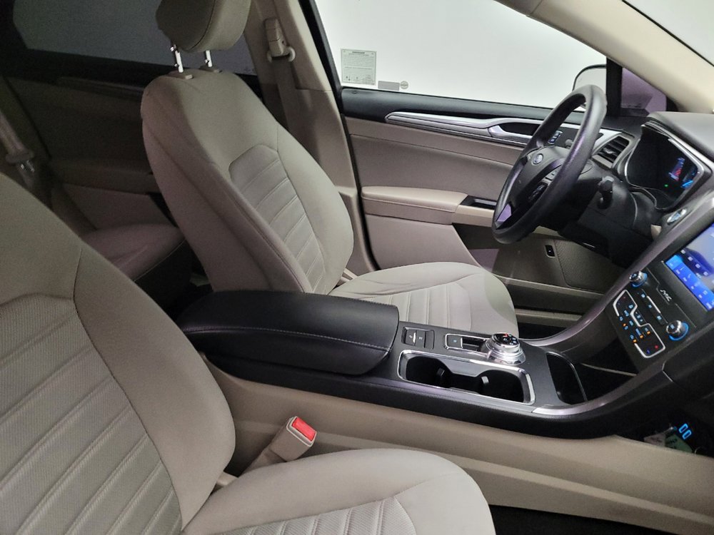 Used 2020 Ford Fusion SE FWD image 21