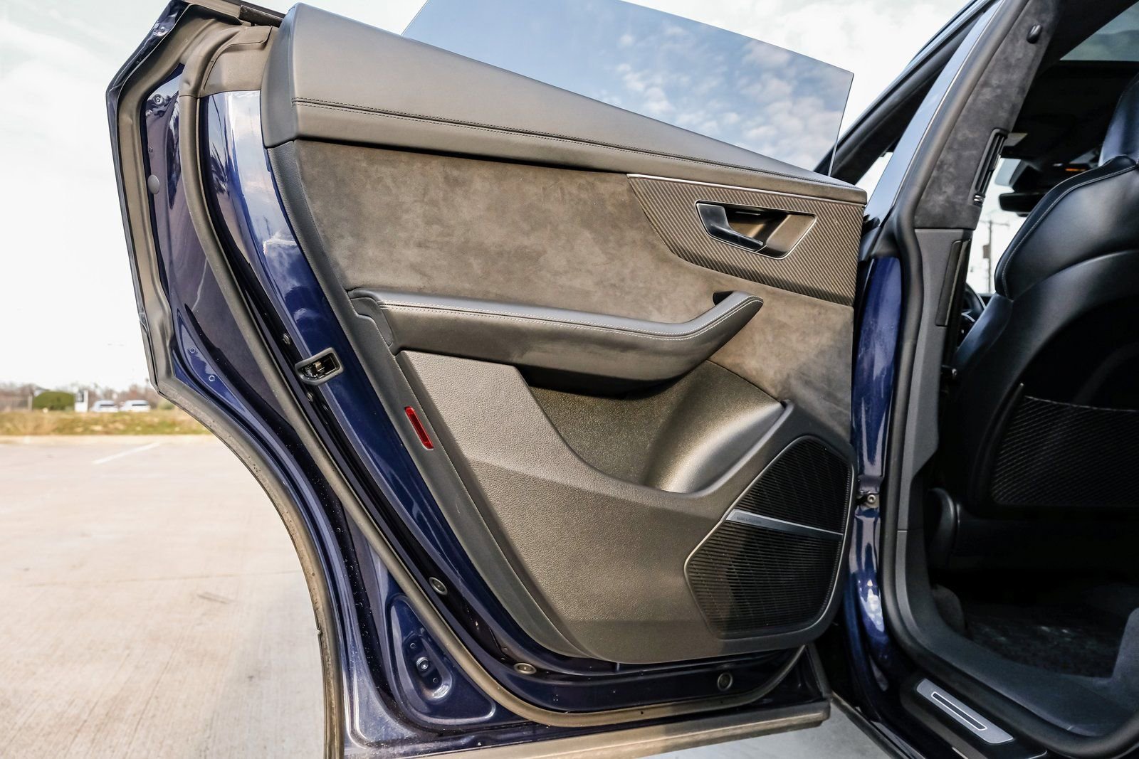 Used 2022 Audi RS Q8 4.0T image 57