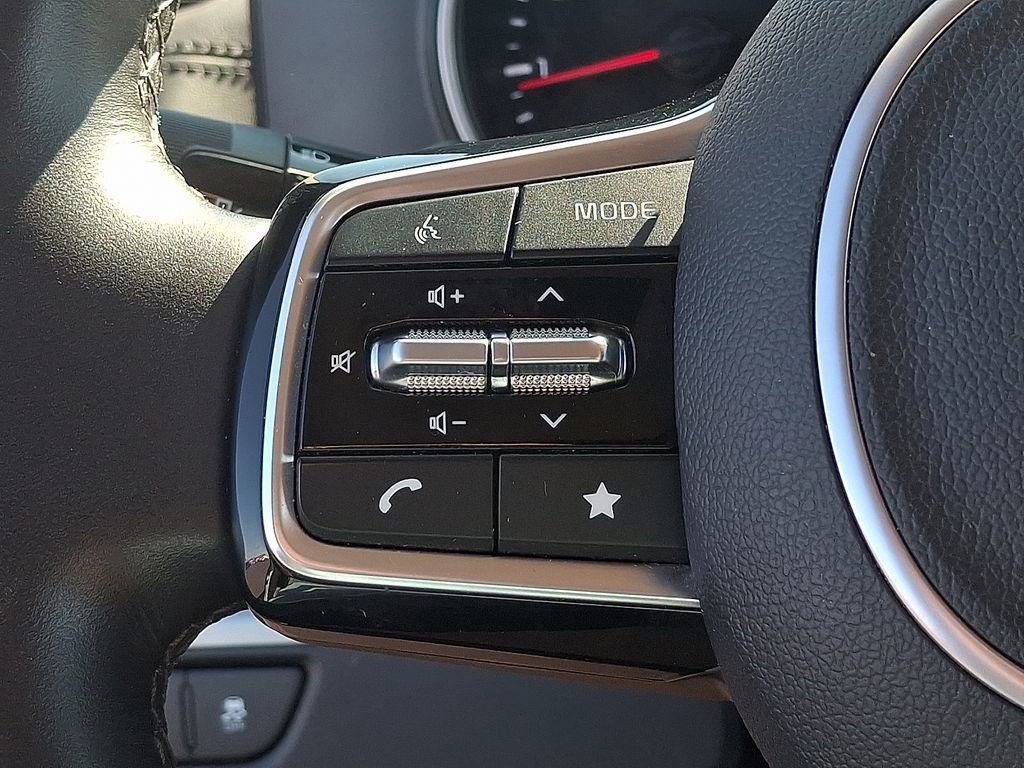 Certified 2024 Kia Carnival LX image 17