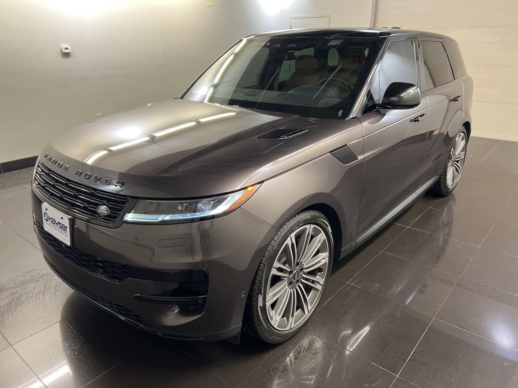 Used 2024 Land Rover Range Rover Sport SE image 3