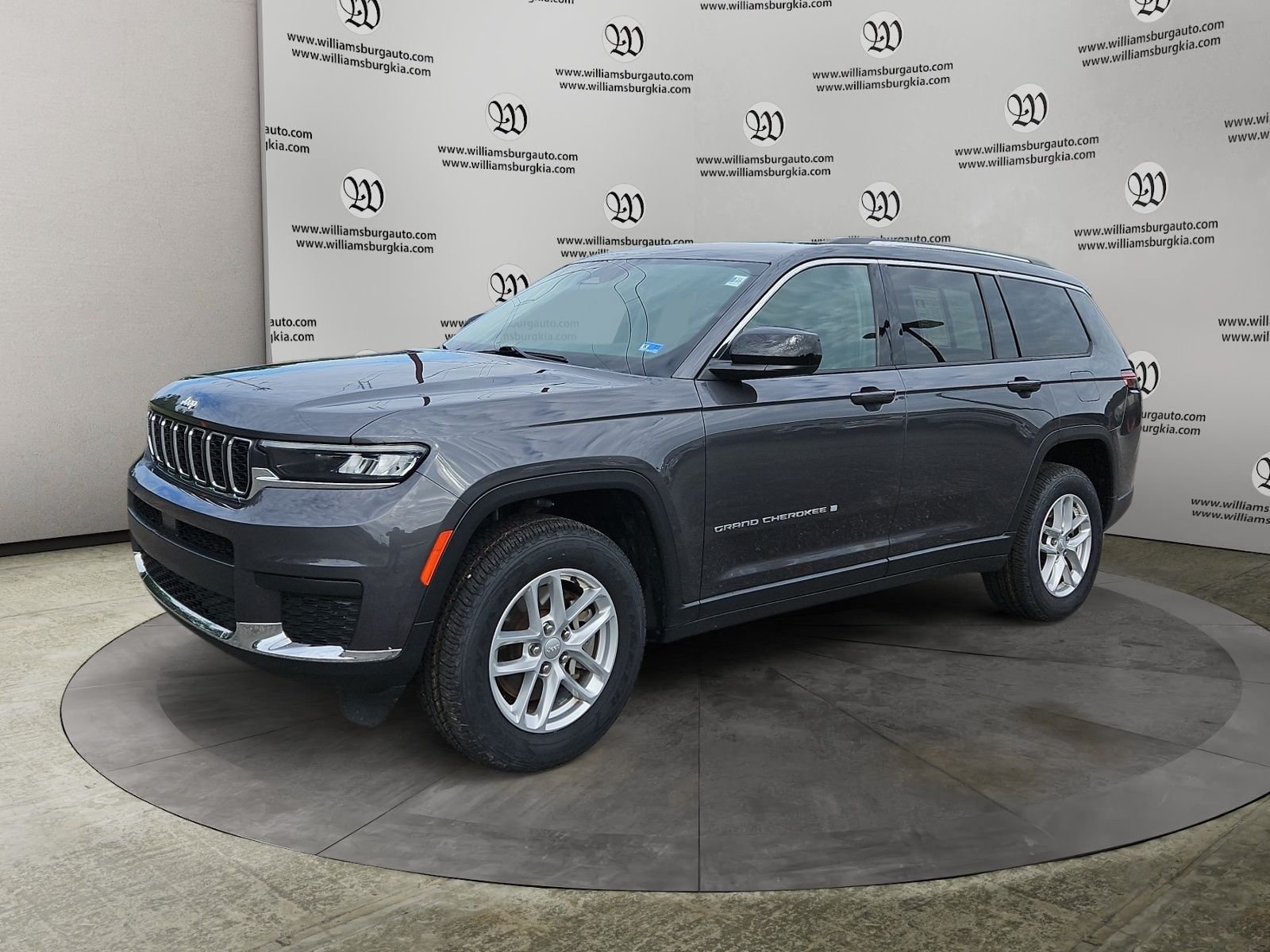 Used 2023 Jeep Grand Cherokee L Laredo RWD image 1