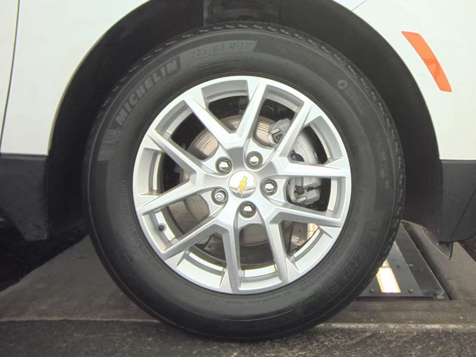 Used 2024 Chevrolet Equinox LS w/ Driver Confidence II Package FWD image 43