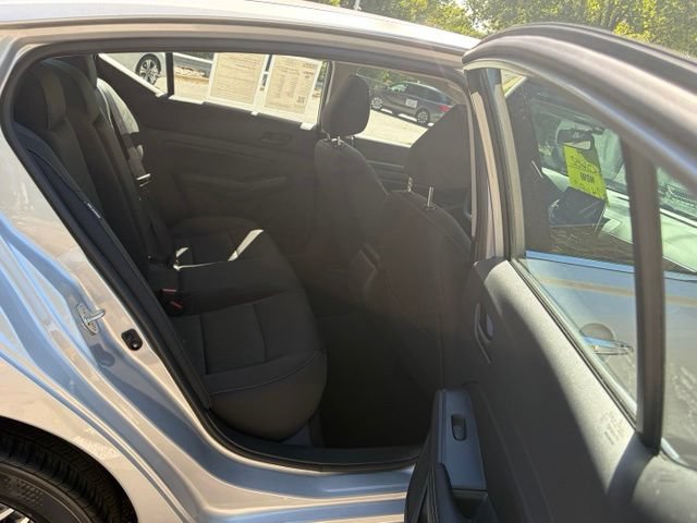 Used 2024 Nissan Altima 2.5 SV AWD/4WD image 30