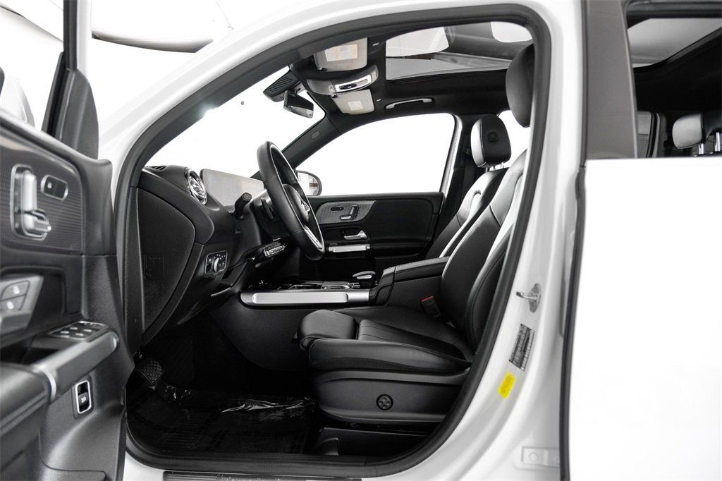 Used 2020 Mercedes-Benz GLB 250 w/ Premium Package image 4