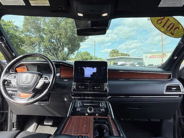 Used 2018 Lincoln Navigator Premiere image 16