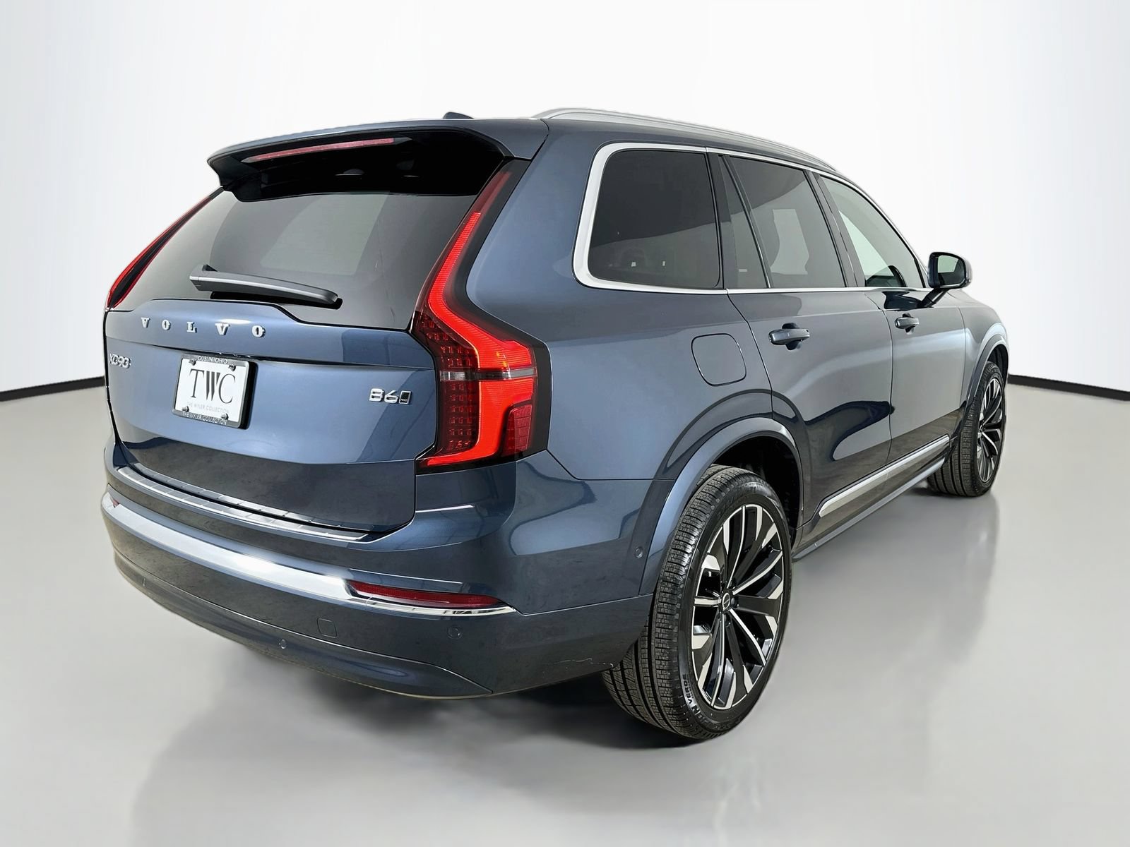 Used 2026 Volvo XC90 B6 Plus w/ Protection Package Premier AWD/4WD image 5