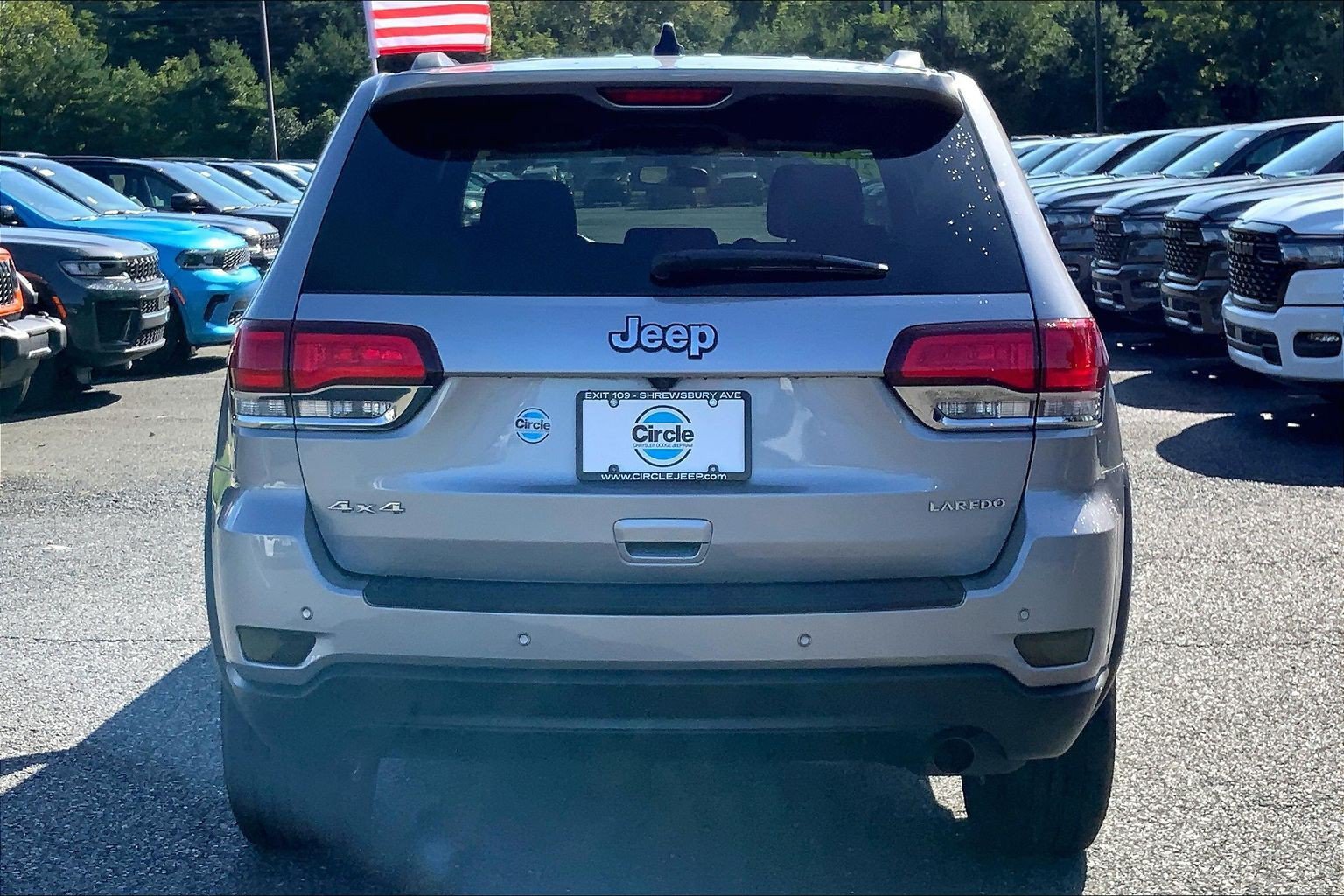 Used 2020 Jeep Grand Cherokee Laredo AWD/4WD image 4