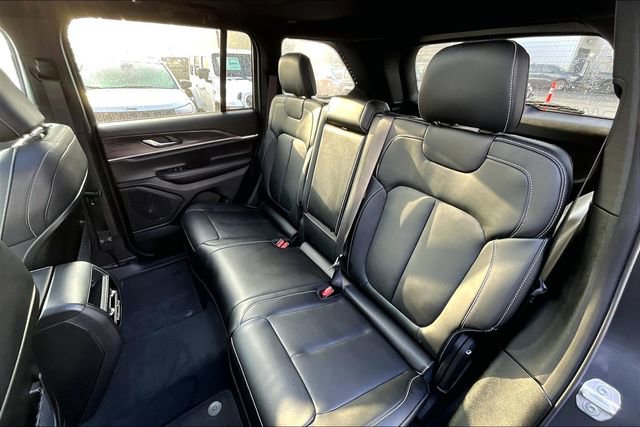 New 2025 Jeep Grand Cherokee Limited w/ Black Appearance Package image 11