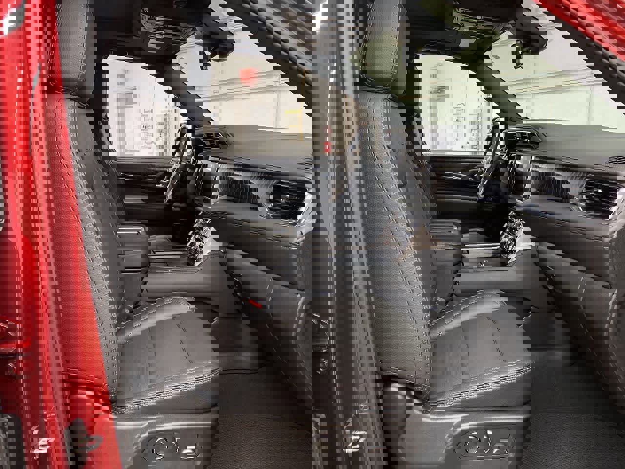 Used 2024 GMC Yukon Denali w/ Advanced Technology Package image 18