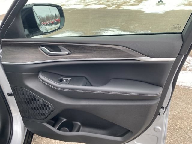 New 2026 Jeep Grand Cherokee Altitude AWD/4WD image 40