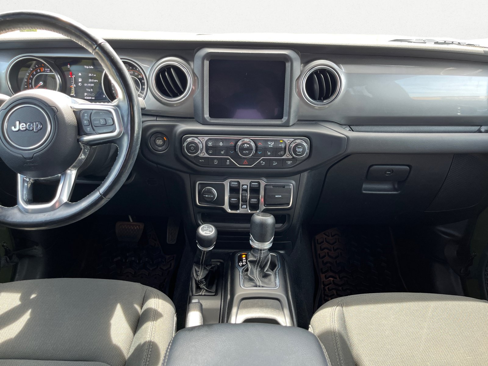 Used 2021 Jeep Wrangler Unlimited Sahara AWD/4WD image 13