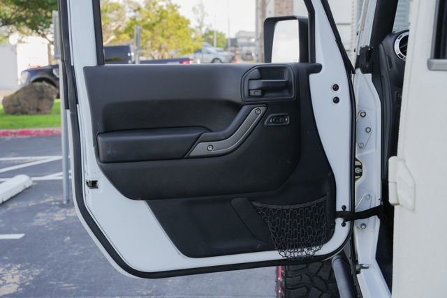 Used 2016 Jeep Wrangler Unlimited Rubicon w/ Connectivity Group image 19