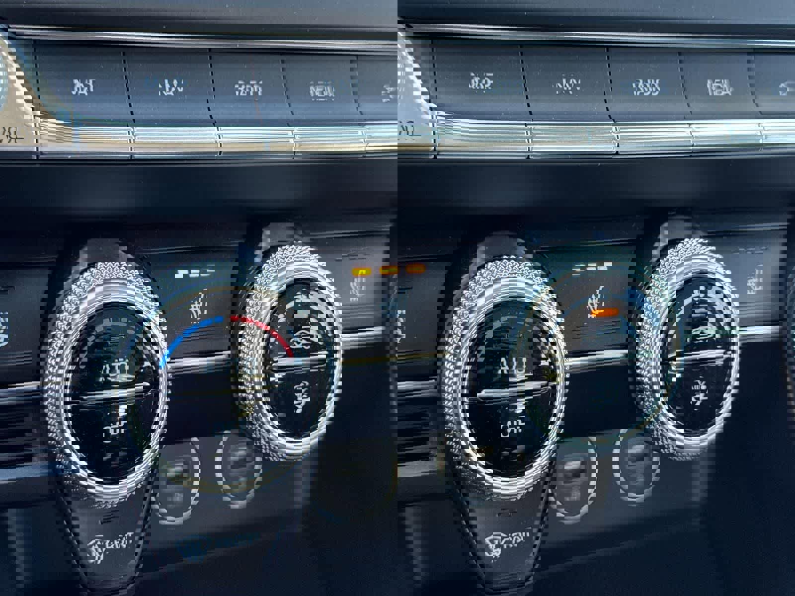 Used 2023 Genesis G70 2.0T image 19