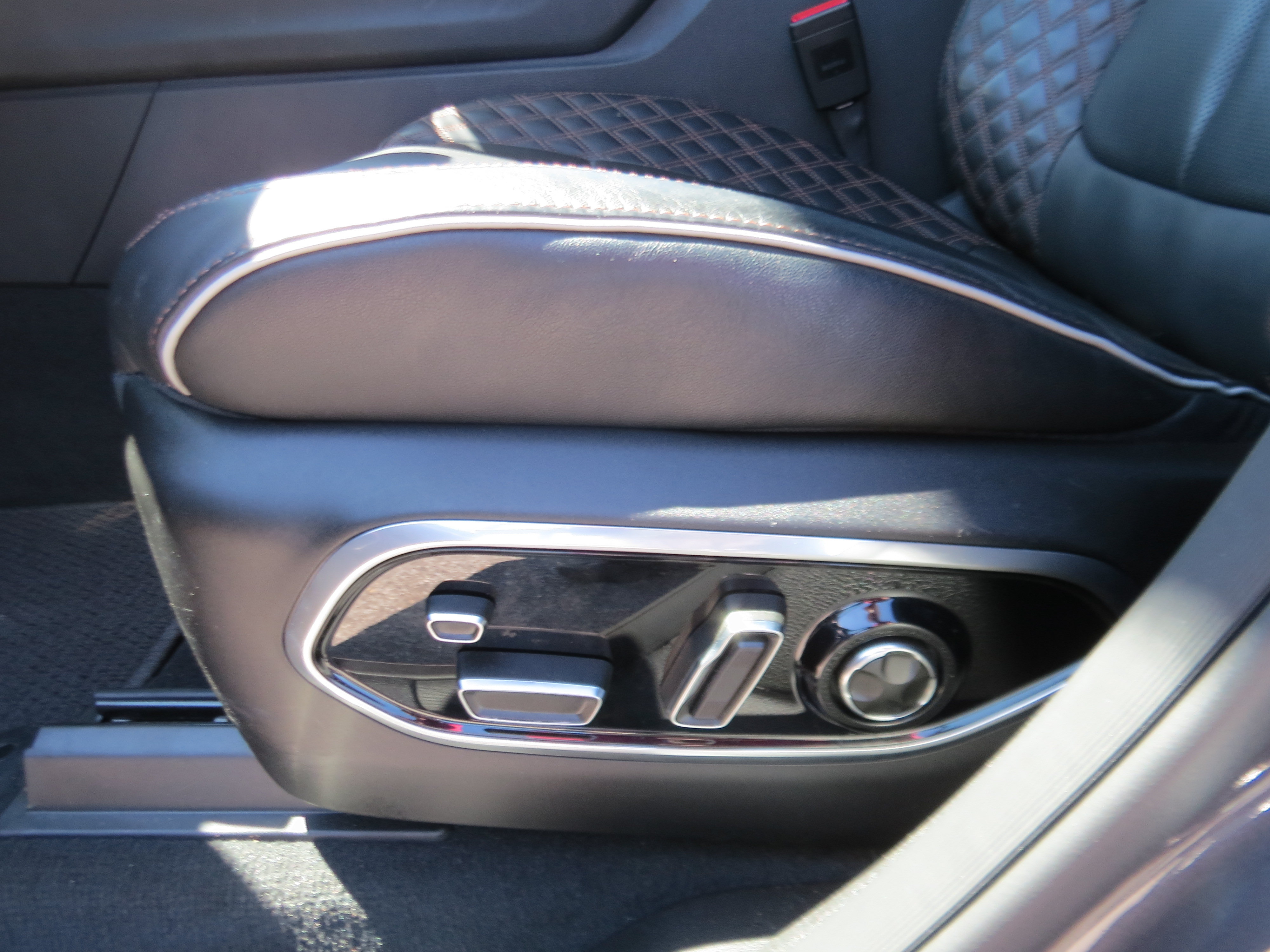 Used 2025 Jeep Grand Cherokee Summit AWD/4WD image 15
