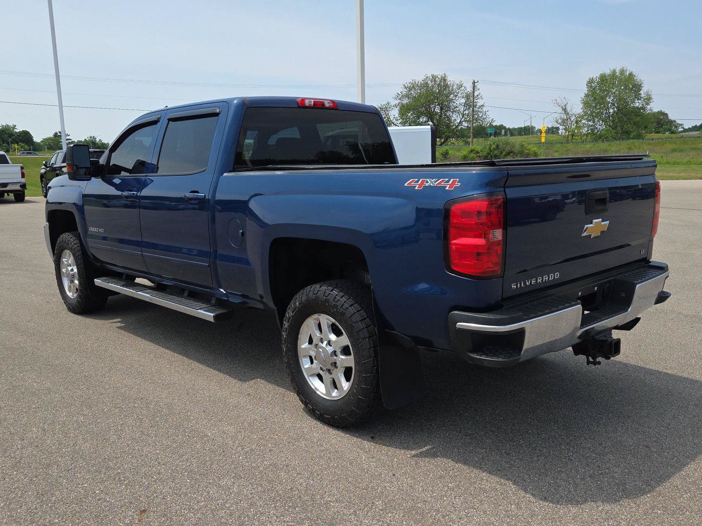 Used 2015 Chevrolet Silverado 2500 LT w/ LT Convenience Package AWD/4WD image 3