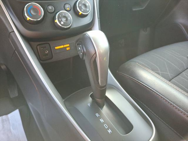 Used 2018 Chevrolet Trax LT w/ LT Convenience Package AWD/4WD image 16