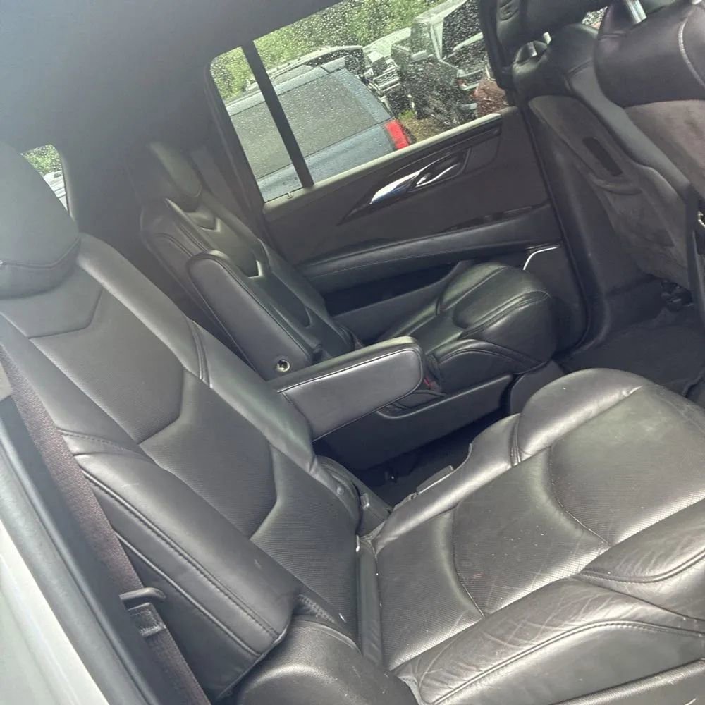 Used 2017 Cadillac Escalade ESV Platinum AWD/4WD image 23