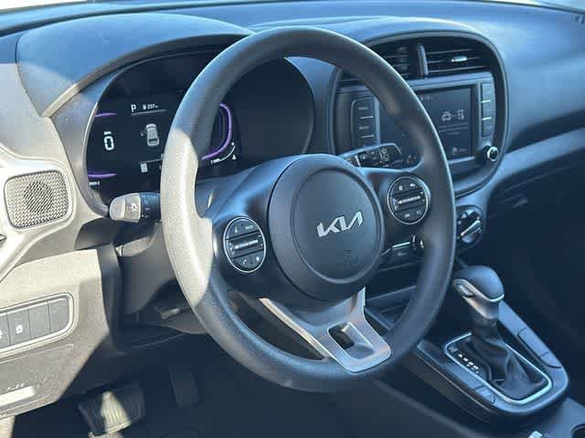 Used 2025 Kia Soul LX w/ LX Technology Package FWD image 18