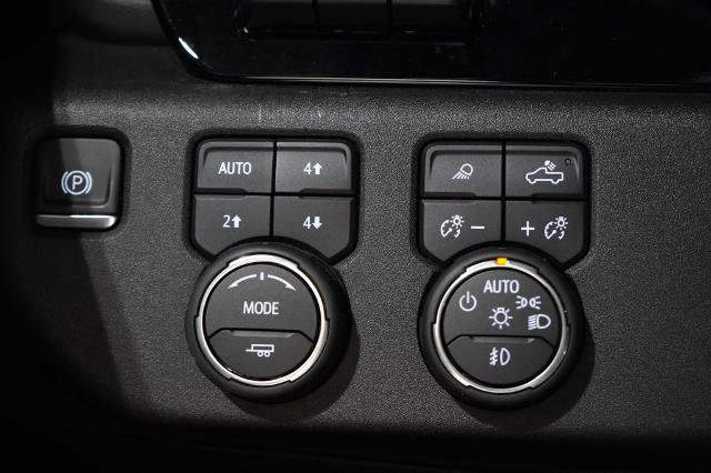 Used 2025 Chevrolet Silverado 2500 ZR2 w/ Technology Package AWD/4WD image 23