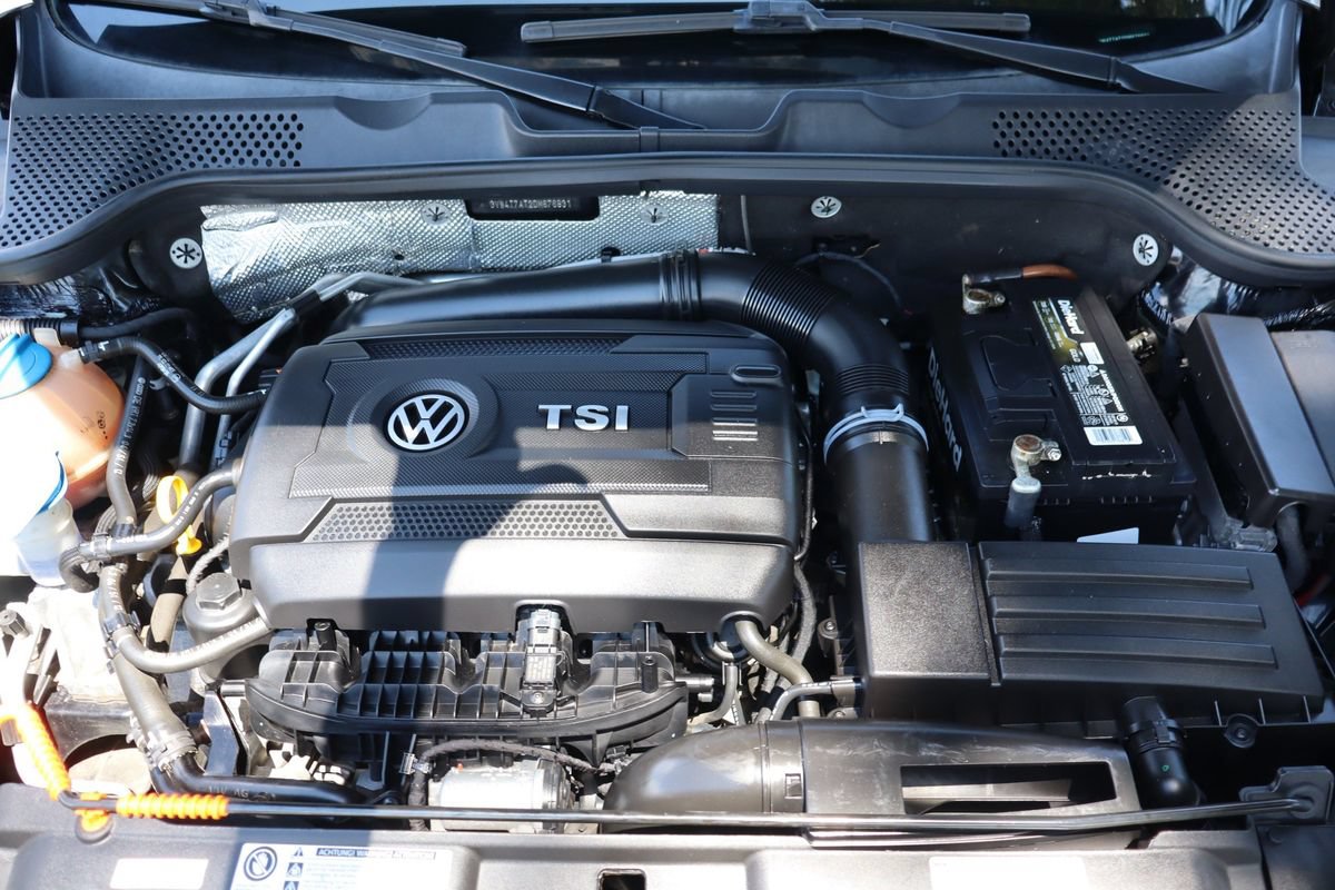 Used 2013 Volkswagen Beetle 2.0T FWD image 36