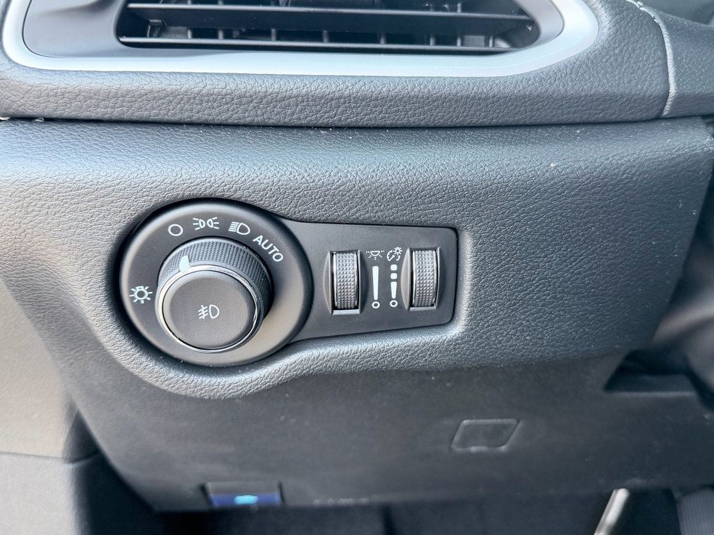 New 2026 Chrysler Pacifica Select image 13