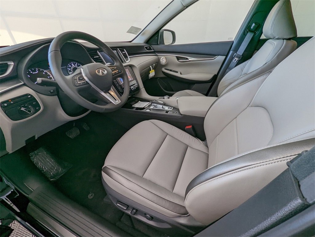 New 2025 INFINITI QX50 Luxe w/ Accent Package image 6