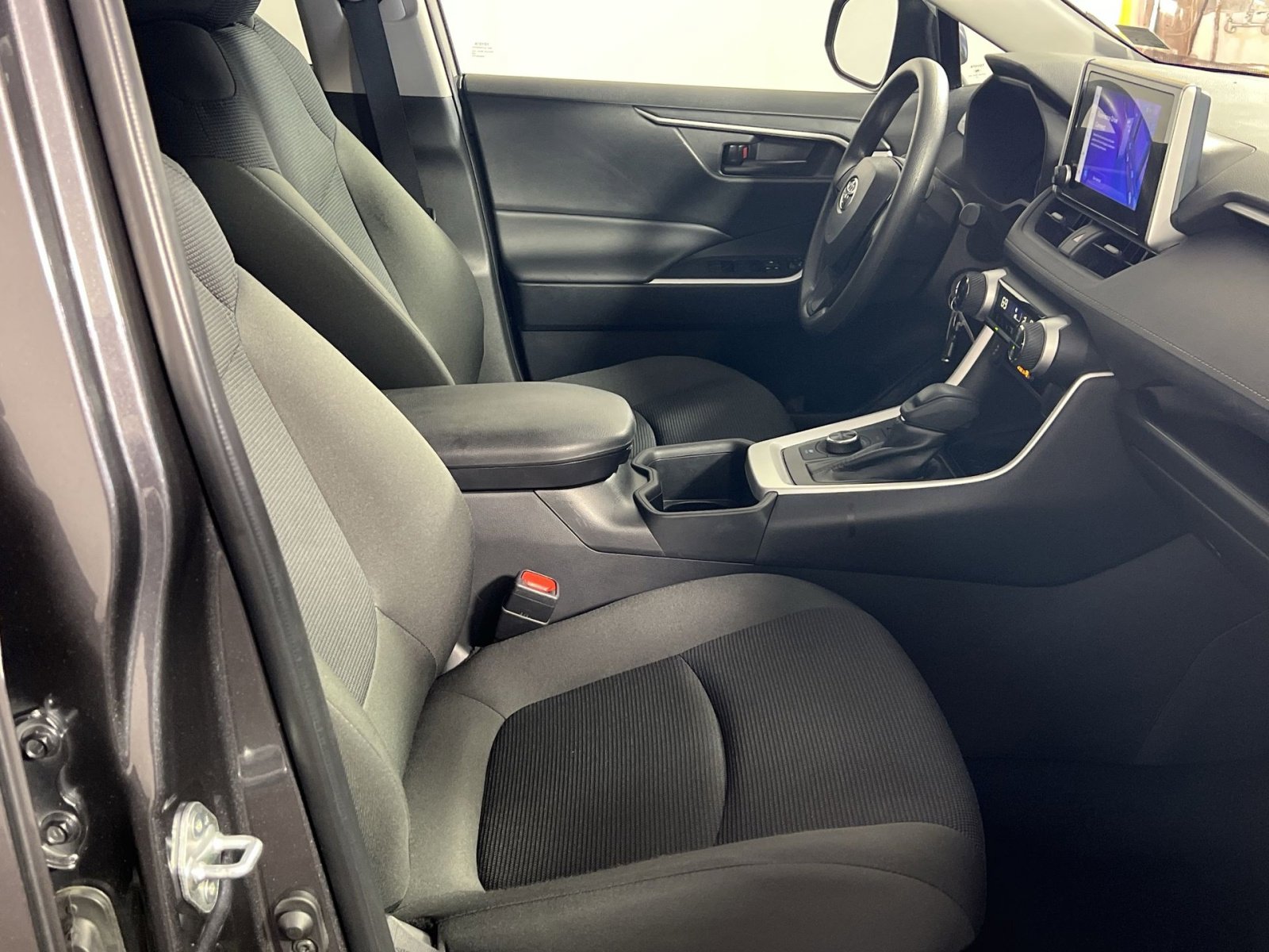 Used 2025 Toyota RAV4 LE image 28