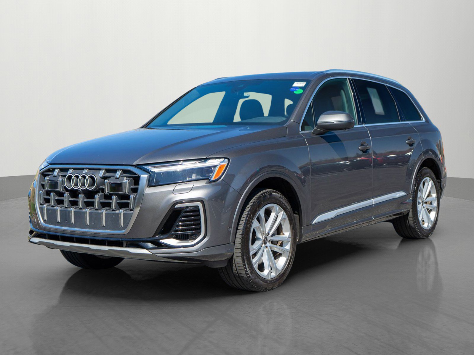 Used 2025 Audi Q7 3.0T Premium Plus AWD/4WD image 3