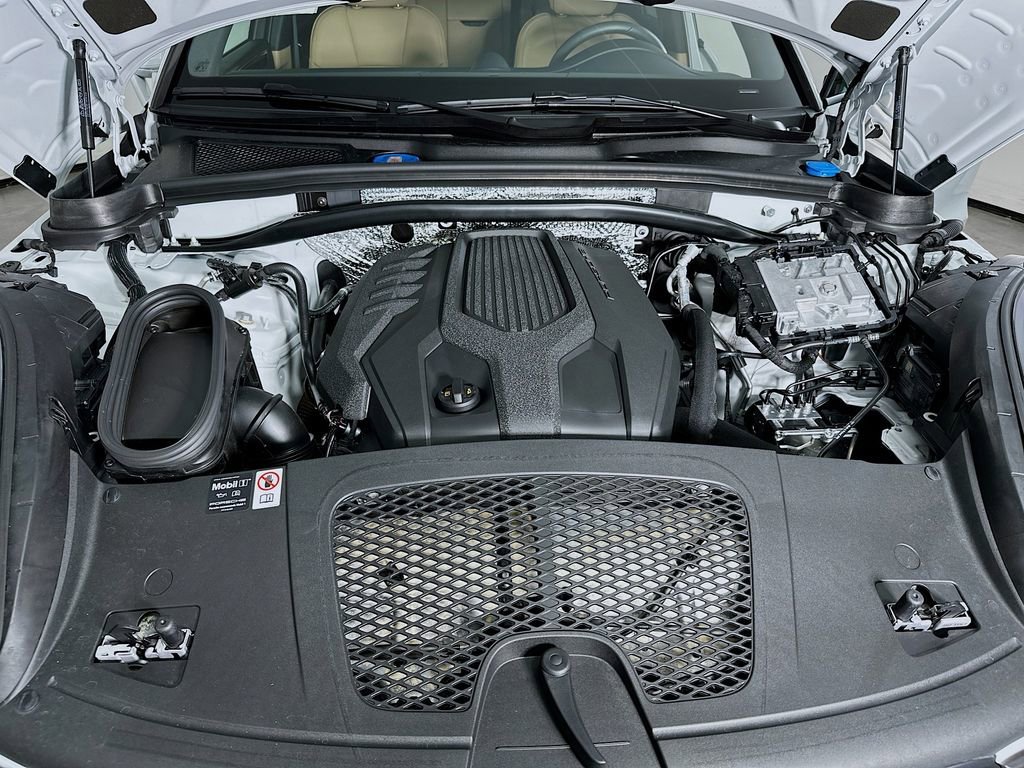 Used 2025 Porsche Macan image 32