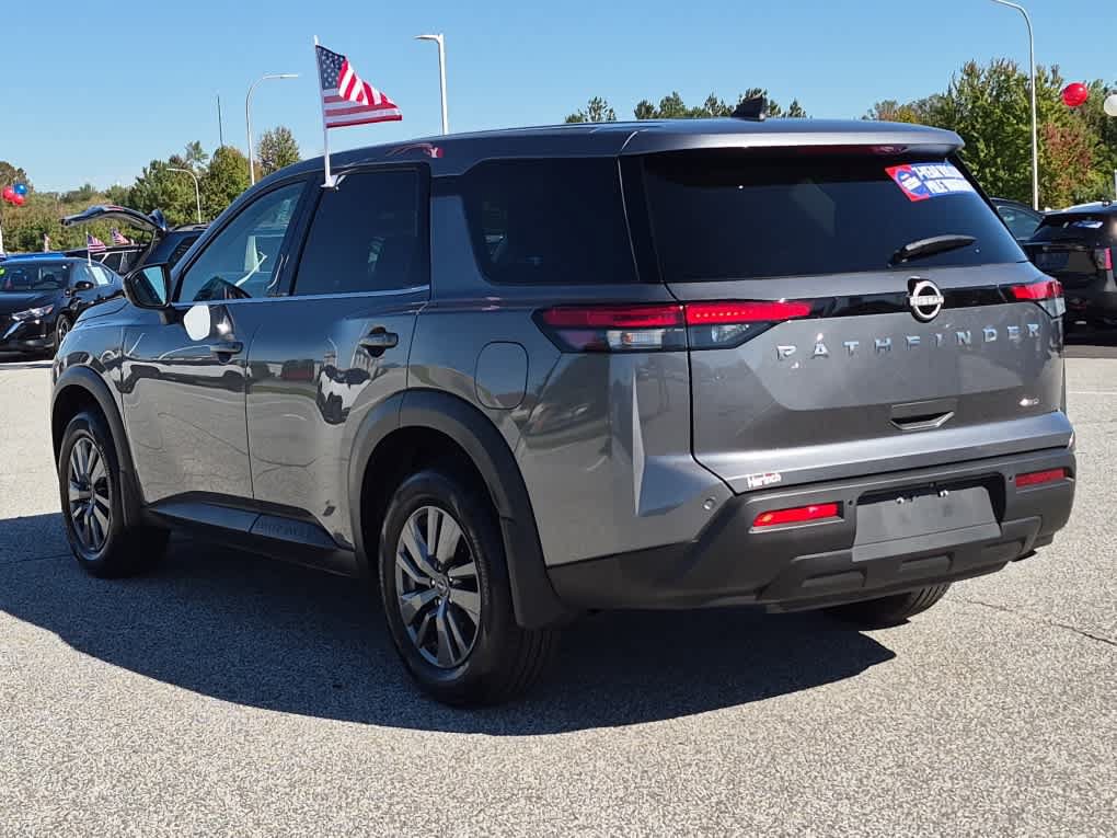 Used 2025 Nissan Pathfinder S AWD/4WD image 4
