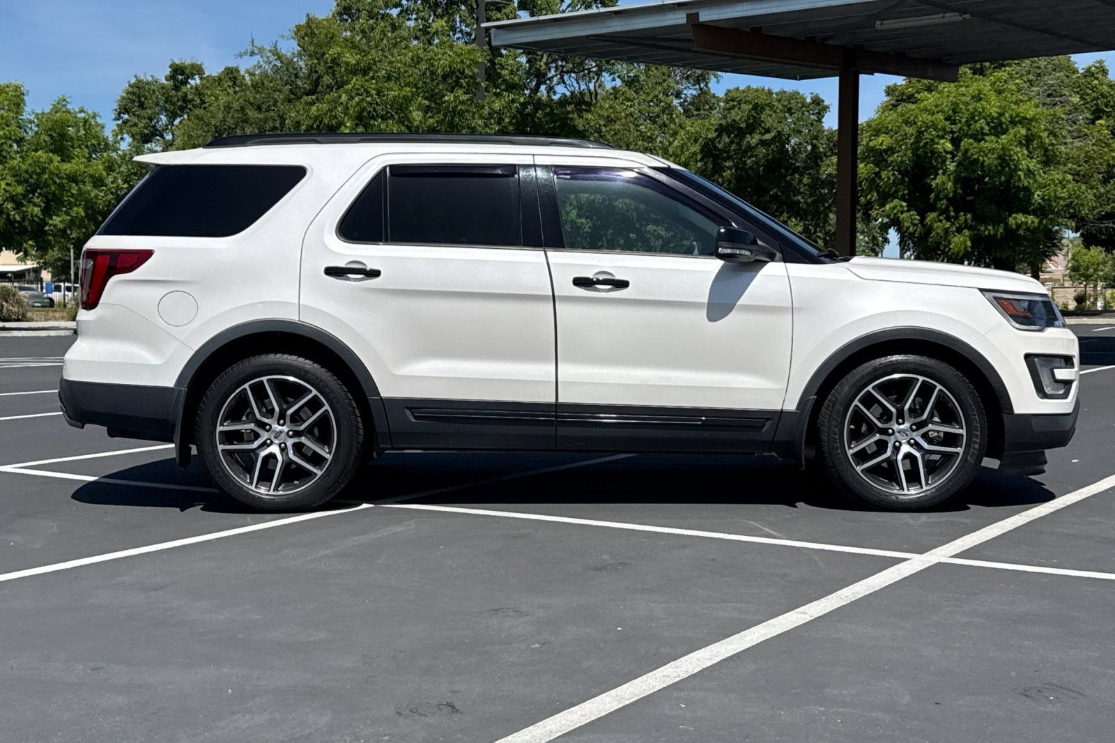 Used 2016 Ford Explorer Sport w/ Equipment Group 401A AWD/4WD image 10