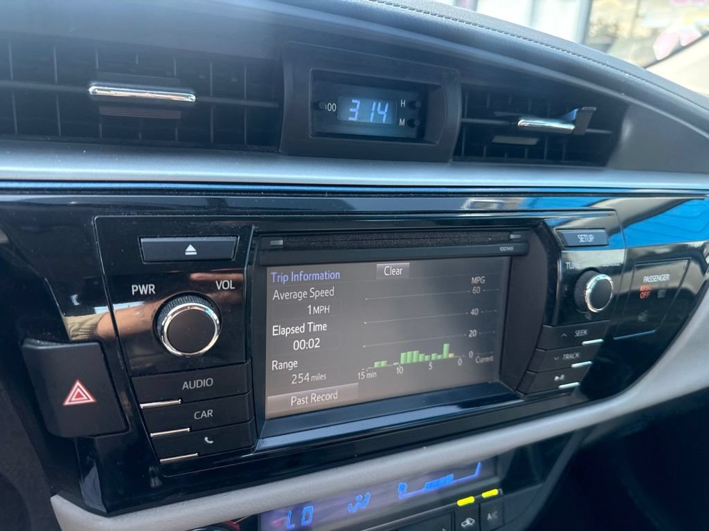 Used 2015 Toyota Corolla LE FWD image 26