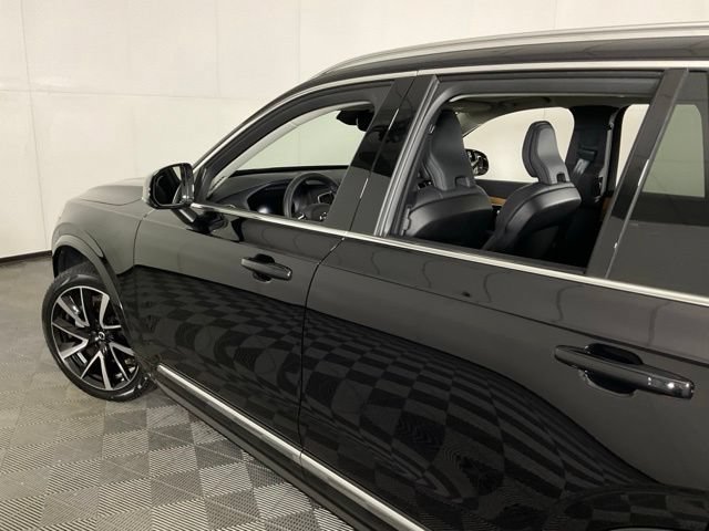 Certified 2025 Volvo XC90 B5 Plus w/ Protection Package AWD/4WD image 38