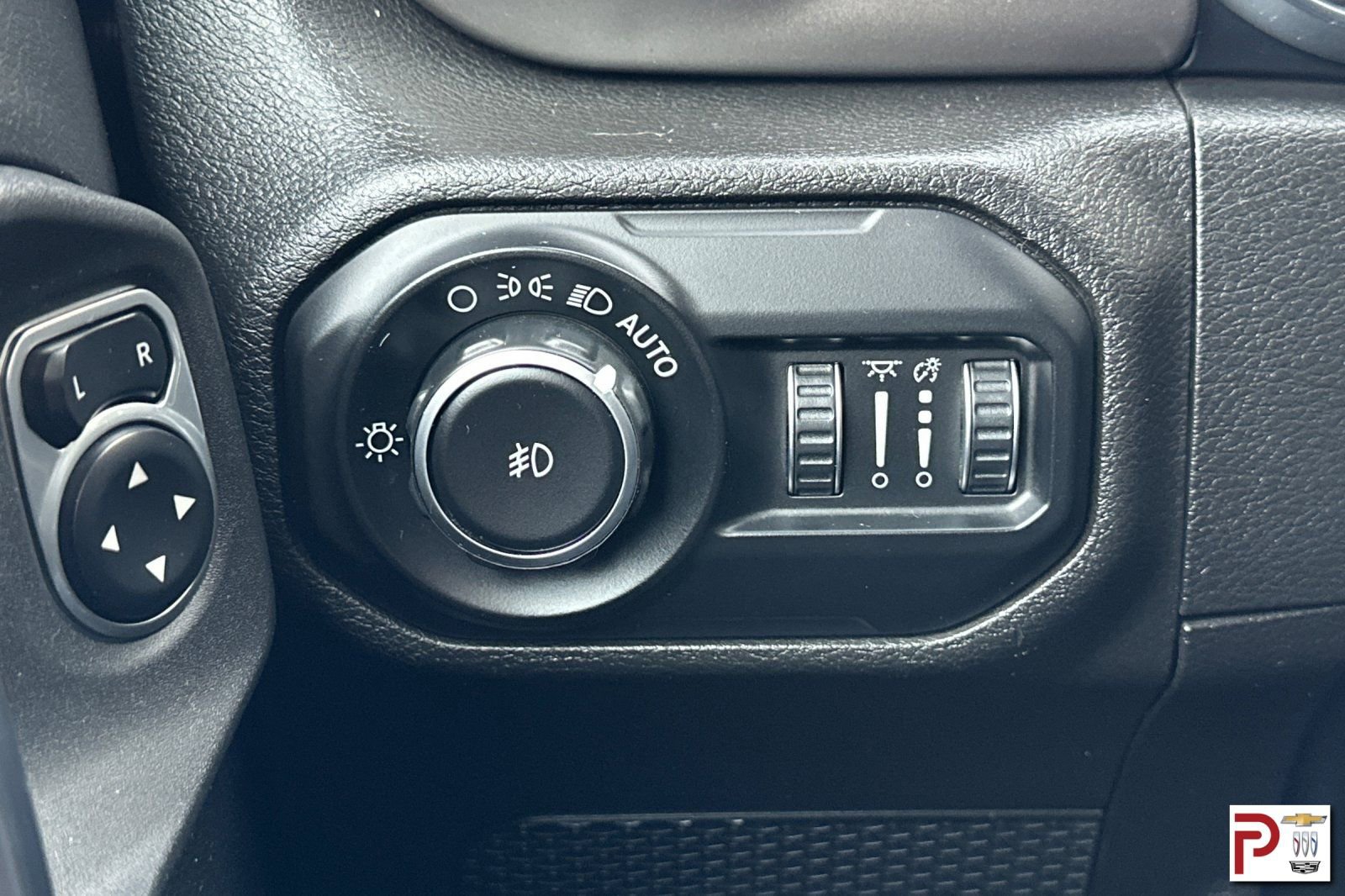 Used 2019 Jeep Wrangler Sport S image 33